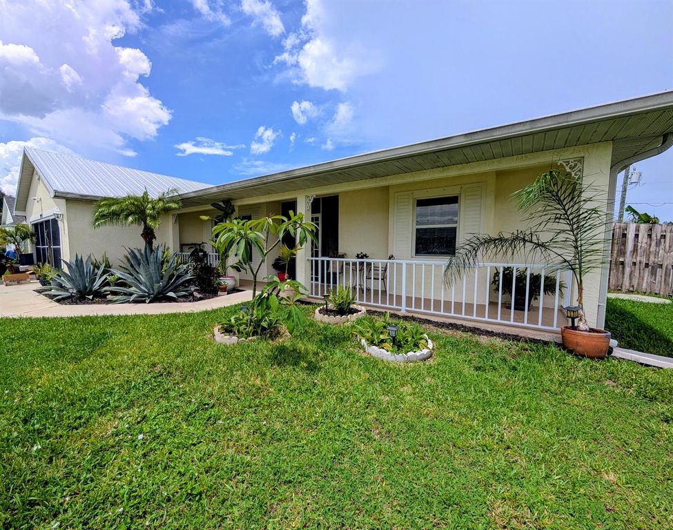 2097 SW Larchmont Lane, Port St. Lucie, FL 34984