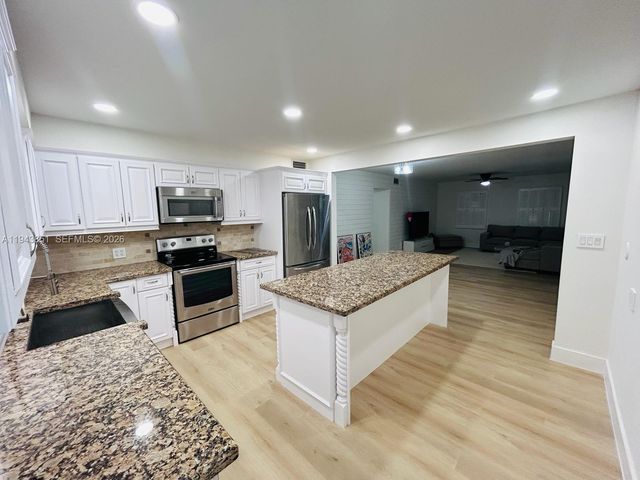 6330 SW 34th St, Miami, FL 33155