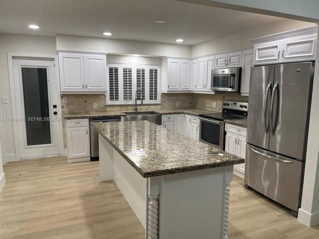 6330 SW 34th St, Miami, FL 33155