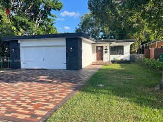 6330 SW 34th St, Miami, FL 33155