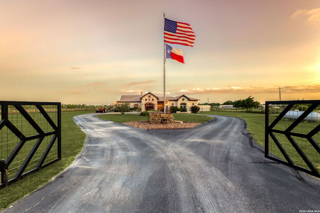7193 OLD TALLEY RD, San Antonio, TX 78253