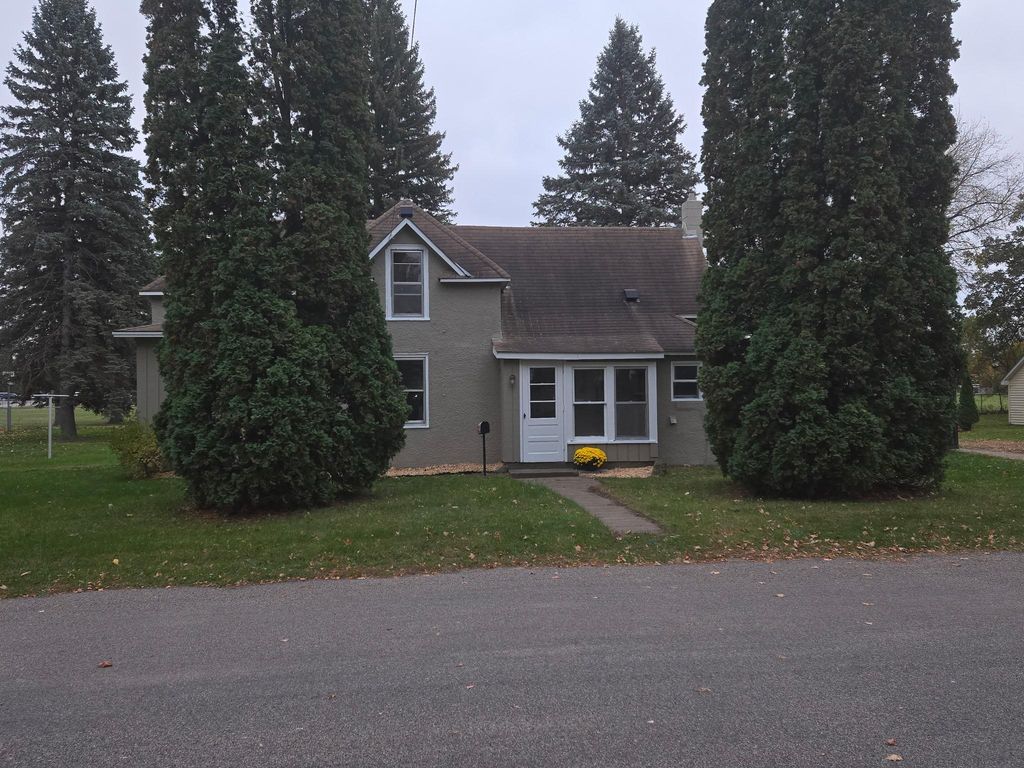 901 S 6th Street, Princeton, MN 55371 — exterior
