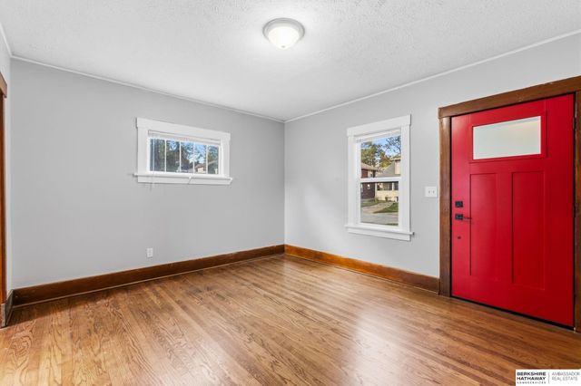 825-827 N 47th Street, Omaha, NE 68132