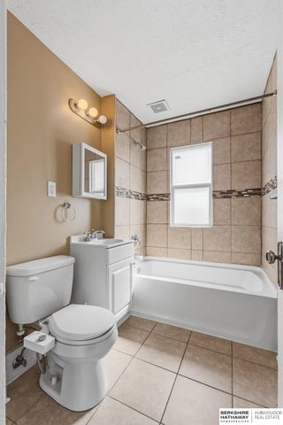 825-827 N 47th Street, Omaha, NE 68132