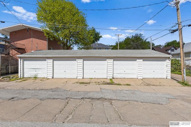825-827 N 47th Street, Omaha, NE 68132