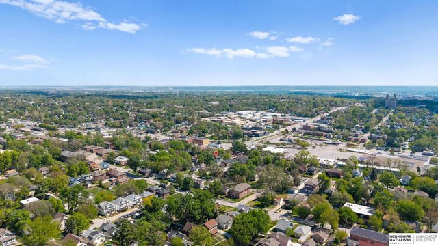 825-827 N 47th Street, Omaha, NE 68132