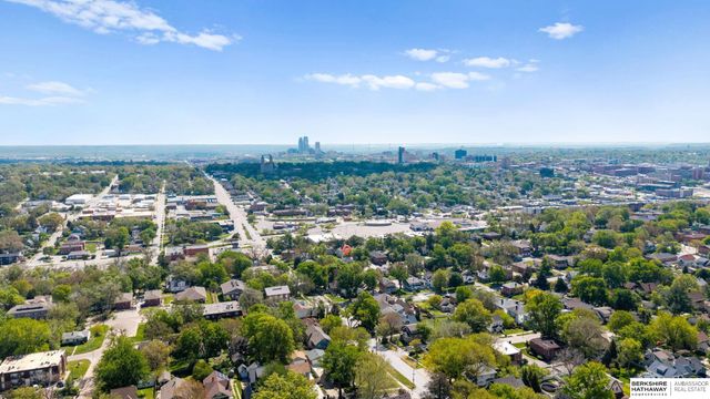 825-827 N 47th Street, Omaha, NE 68132