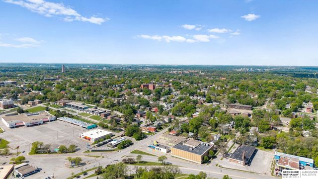 825-827 N 47th Street, Omaha, NE 68132