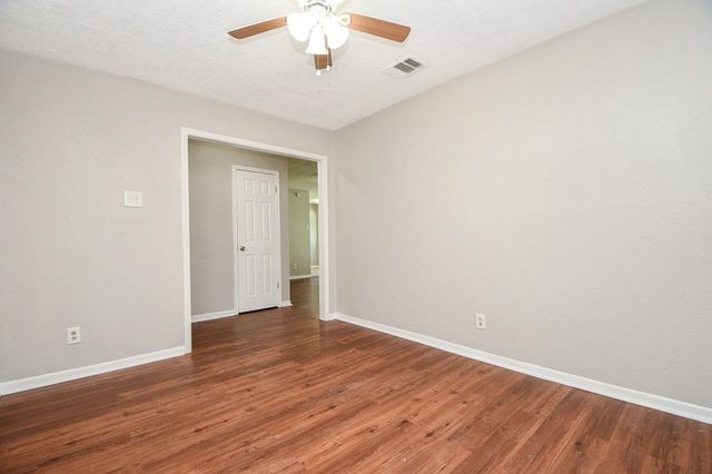 922 Bacliff Drive, Bacliff, TX 77518