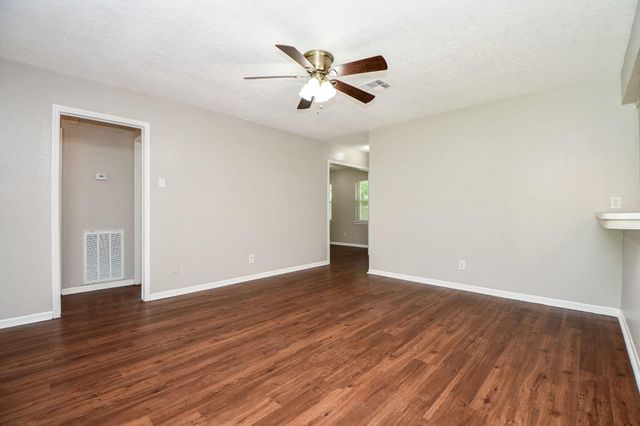 922 Bacliff Drive, Bacliff, TX 77518