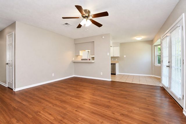 922 Bacliff Drive, Bacliff, TX 77518
