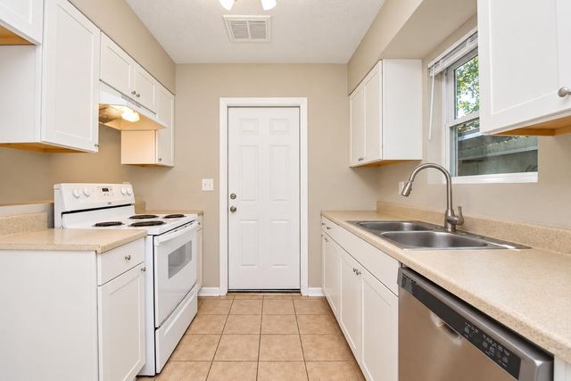 922 Bacliff Drive, Bacliff, TX 77518
