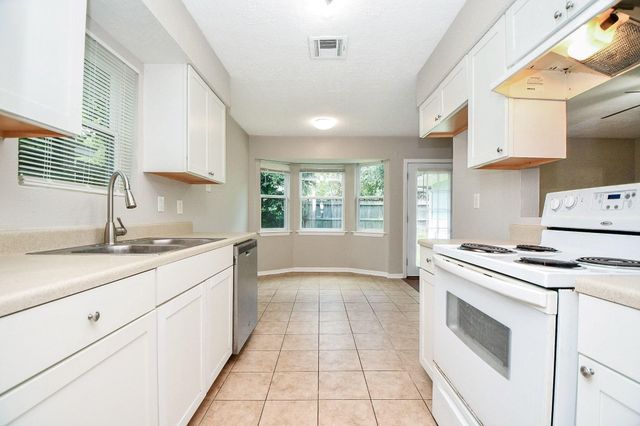 922 Bacliff Drive, Bacliff, TX 77518