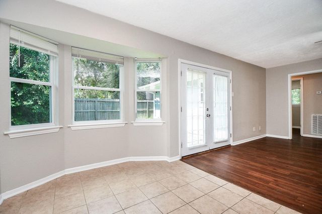 922 Bacliff Drive, Bacliff, TX 77518