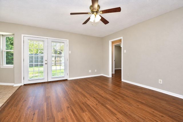 922 Bacliff Drive, Bacliff, TX 77518