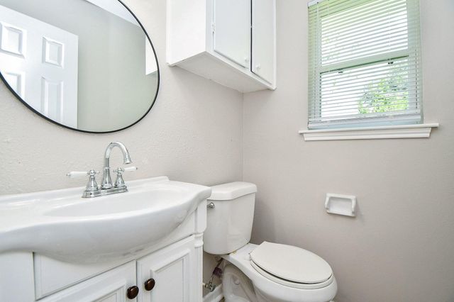 922 Bacliff Drive, Bacliff, TX 77518