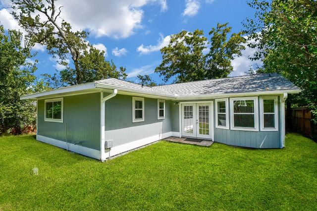 922 Bacliff Drive, Bacliff, TX 77518