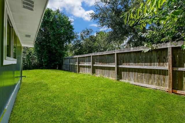 922 Bacliff Drive, Bacliff, TX 77518