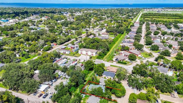 922 Bacliff Drive, Bacliff, TX 77518
