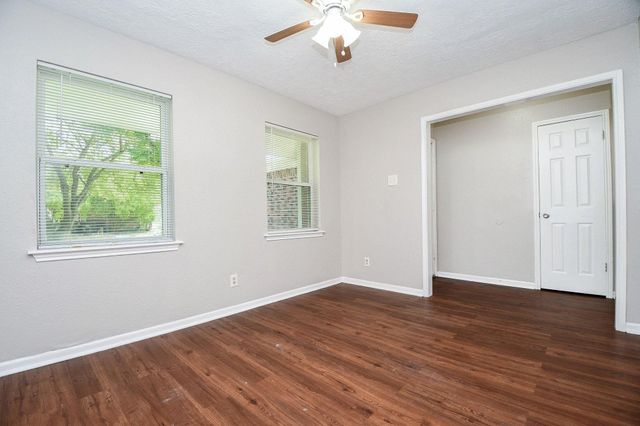 922 Bacliff Drive, Bacliff, TX 77518