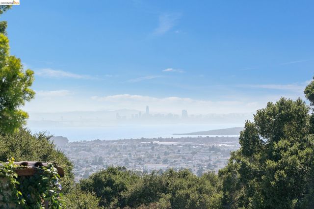 6120 N Arlington Blvd, San Pablo, CA 94806