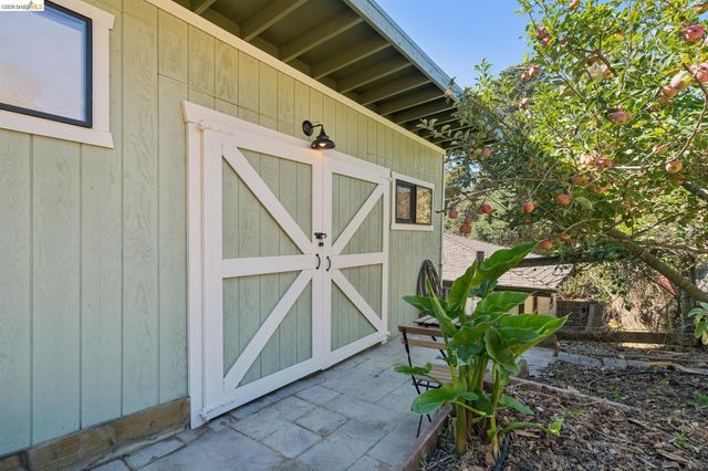 6120 N Arlington Blvd, San Pablo, CA 94806