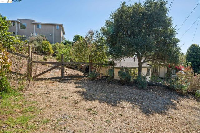 6120 N Arlington Blvd, San Pablo, CA 94806
