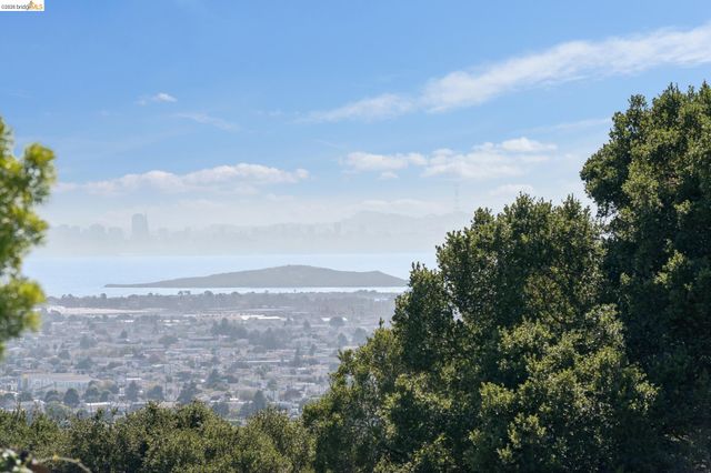 6120 N Arlington Blvd, San Pablo, CA 94806