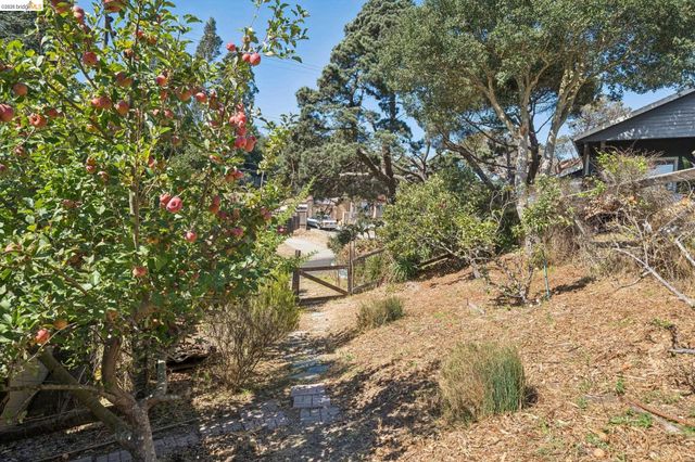 6120 N Arlington Blvd, San Pablo, CA 94806