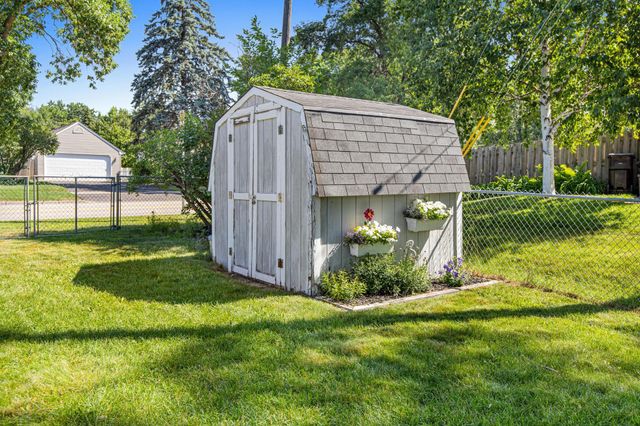 3834 Dennis Lane, White Bear Lake, MN 55110