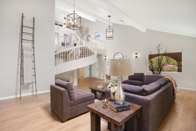 7 Corte De Canoncito, Cedar Crest, NM 87008