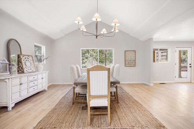 7 Corte De Canoncito, Cedar Crest, NM 87008