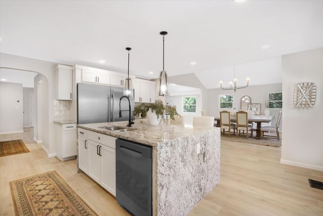 7 Corte De Canoncito, Cedar Crest, NM 87008