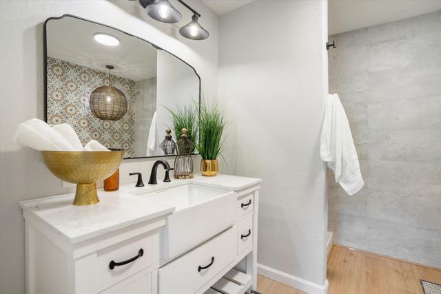 7 Corte De Canoncito, Cedar Crest, NM 87008