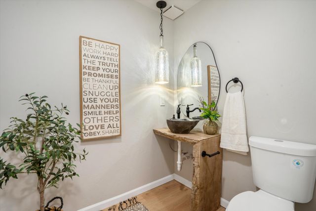 7 Corte De Canoncito, Cedar Crest, NM 87008