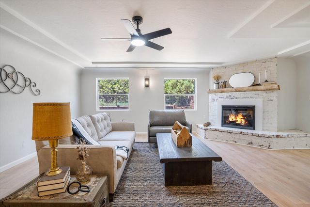 7 Corte De Canoncito, Cedar Crest, NM 87008