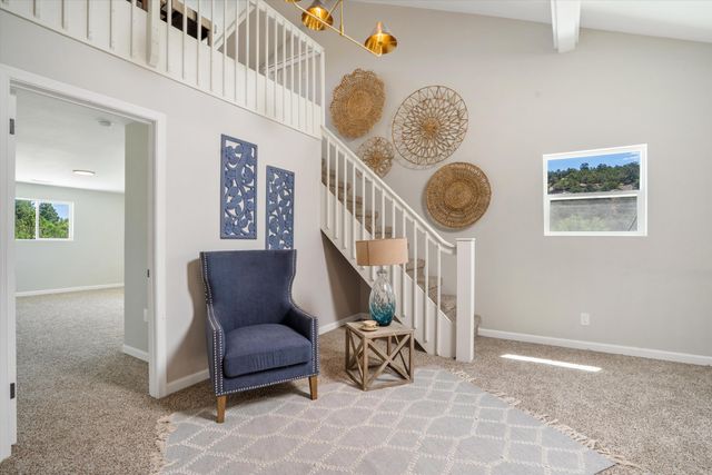 7 Corte De Canoncito, Cedar Crest, NM 87008