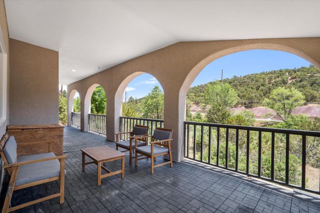 7 Corte De Canoncito, Cedar Crest, NM 87008