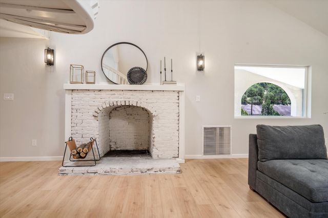 7 Corte De Canoncito, Cedar Crest, NM 87008