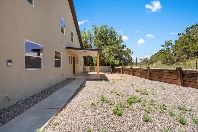 7 Corte De Canoncito, Cedar Crest, NM 87008