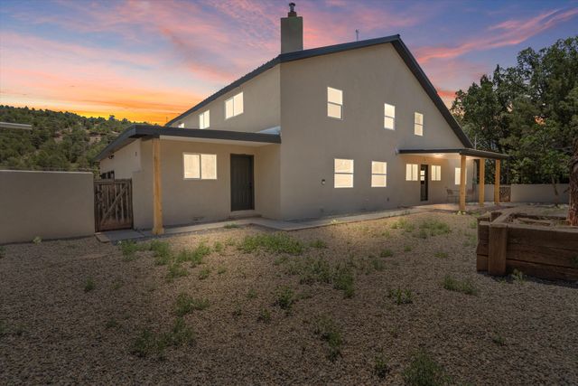 7 Corte De Canoncito, Cedar Crest, NM 87008