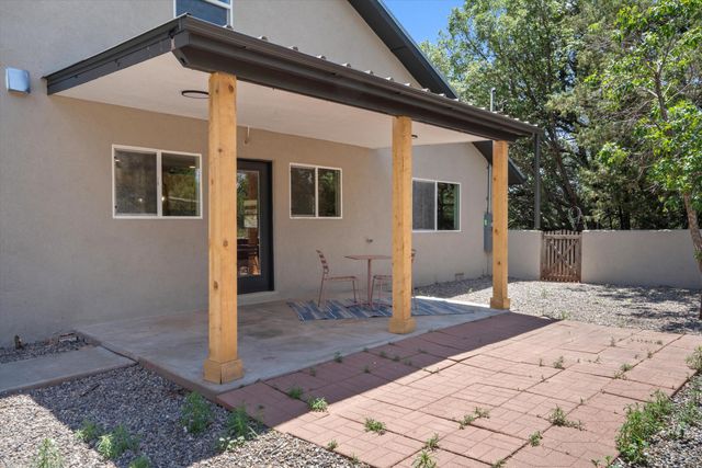 7 Corte De Canoncito, Cedar Crest, NM 87008