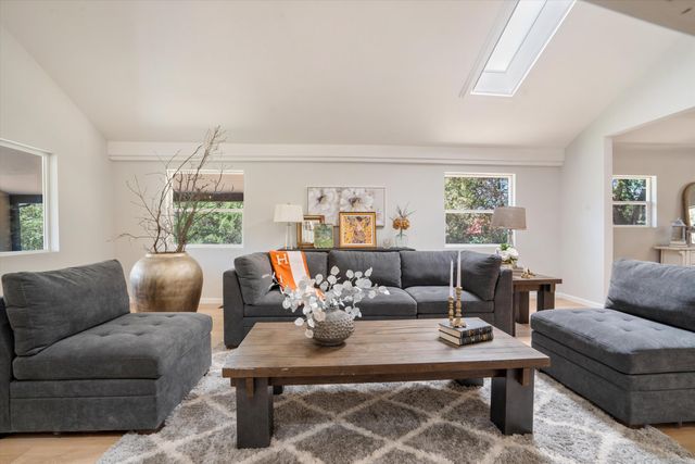 7 Corte De Canoncito, Cedar Crest, NM 87008