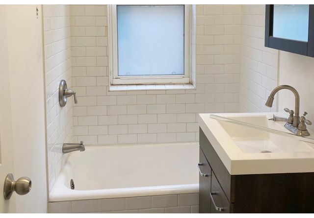 4218 N Clark Street 2, Chicago, IL 60613