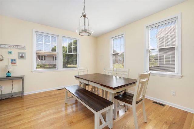 40 Lakeworth Avenue, Narragansett, RI 02882