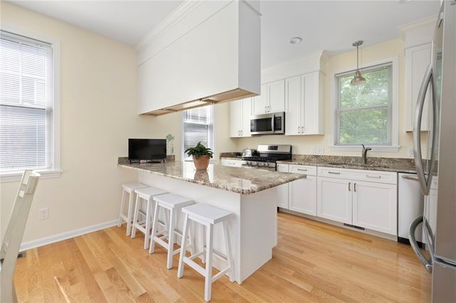40 Lakeworth Avenue, Narragansett, RI 02882