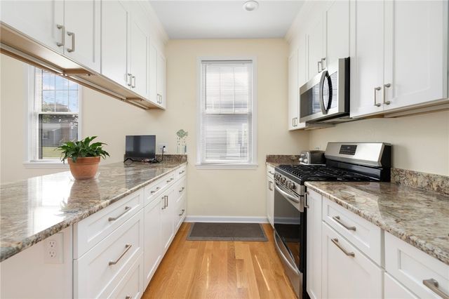 40 Lakeworth Avenue, Narragansett, RI 02882