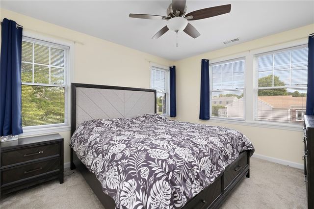 40 Lakeworth Avenue, Narragansett, RI 02882