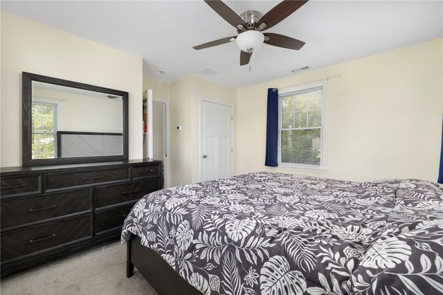 40 Lakeworth Avenue, Narragansett, RI 02882