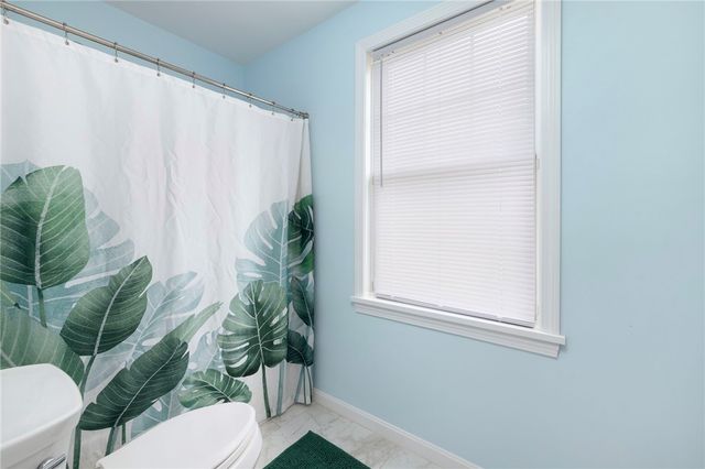 40 Lakeworth Avenue, Narragansett, RI 02882